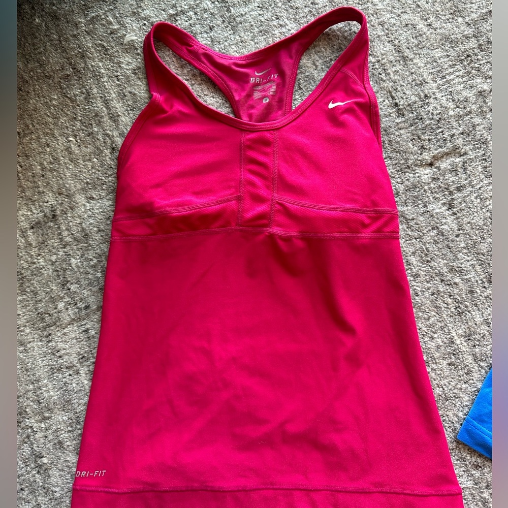 Nike dri-fit tank size s